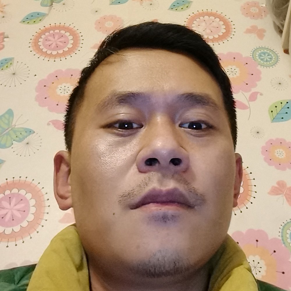 爱笑闻寒风的照片
