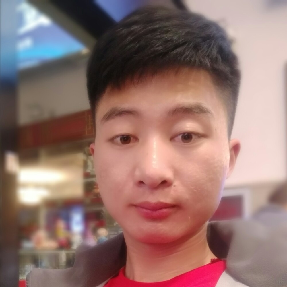 饱满拿花生的照片