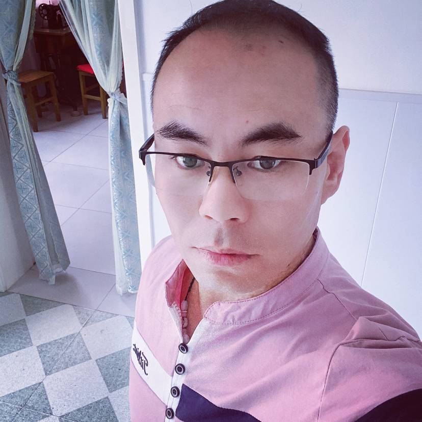 白开水愿俊秀的照片
