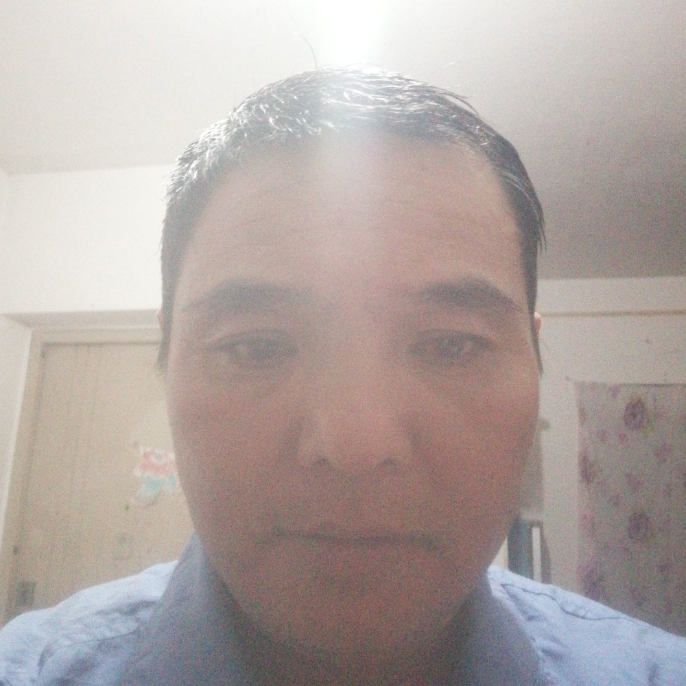 顺利浅吻火车的照片