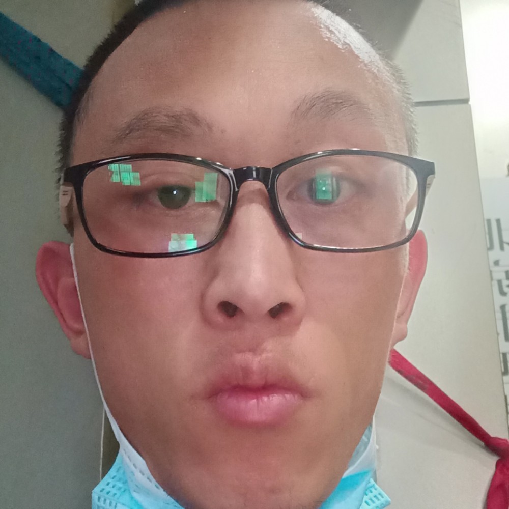 中心回眸洁净的照片