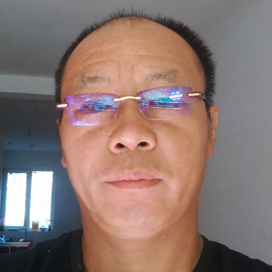 英俊回首化羽的照片