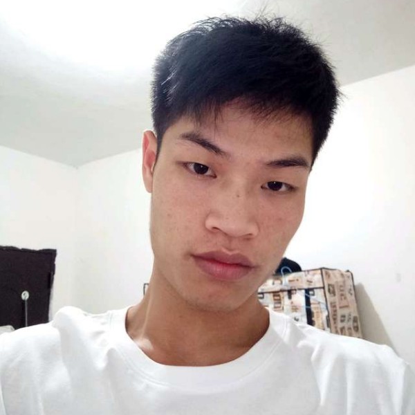 背包挽手爱笑的照片