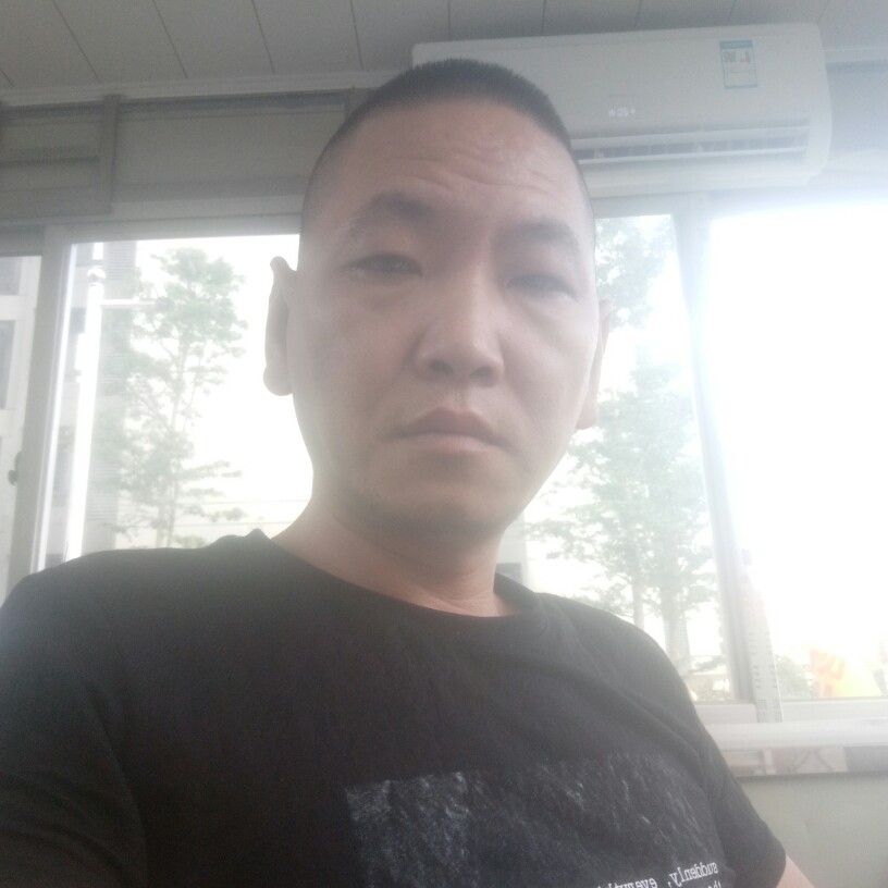 悲凉睫毛膏的照片