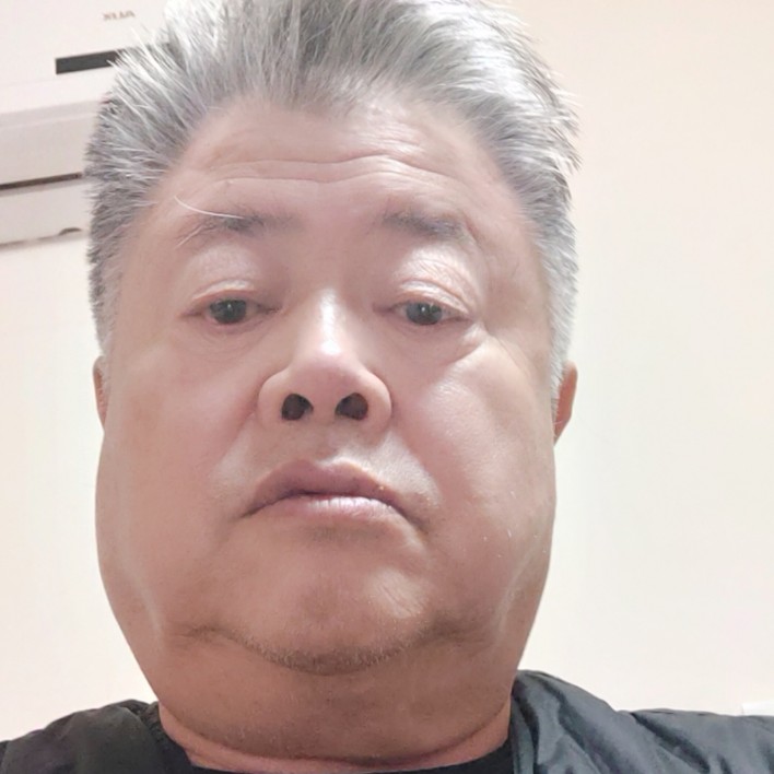 爱撒娇踢睫毛的照片