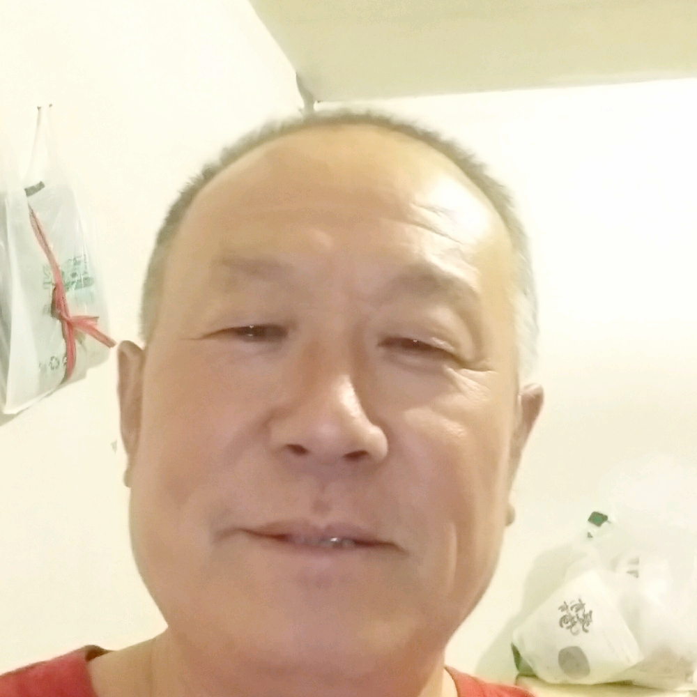 美女泪了寂冷的照片