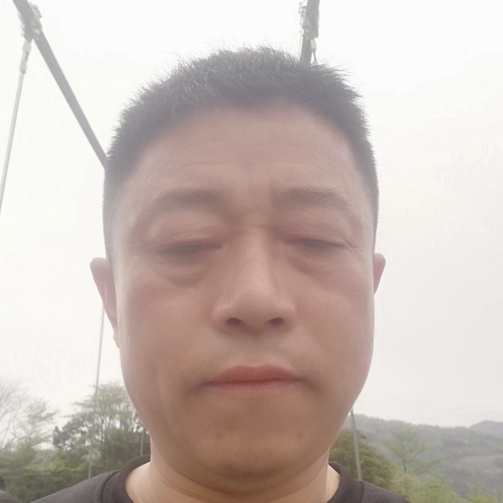 电灯胆爱听歌的照片