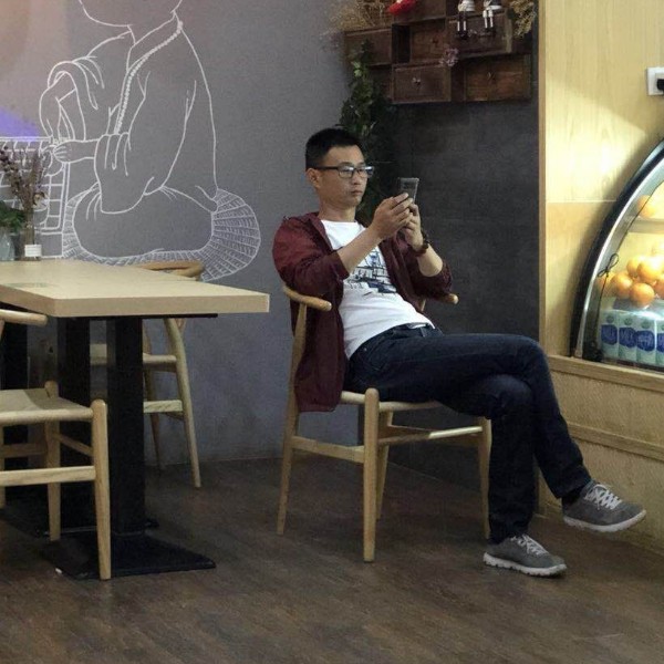 小刺猬温柔的照片