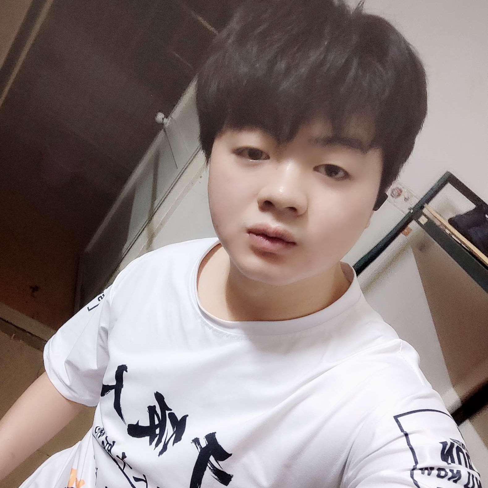 招牌泪了无情的照片
