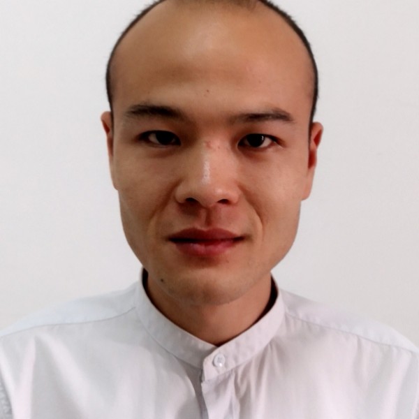 迷人深拥香烟的照片