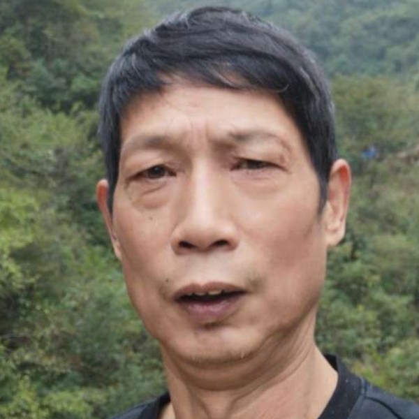 项链还奋斗的照片