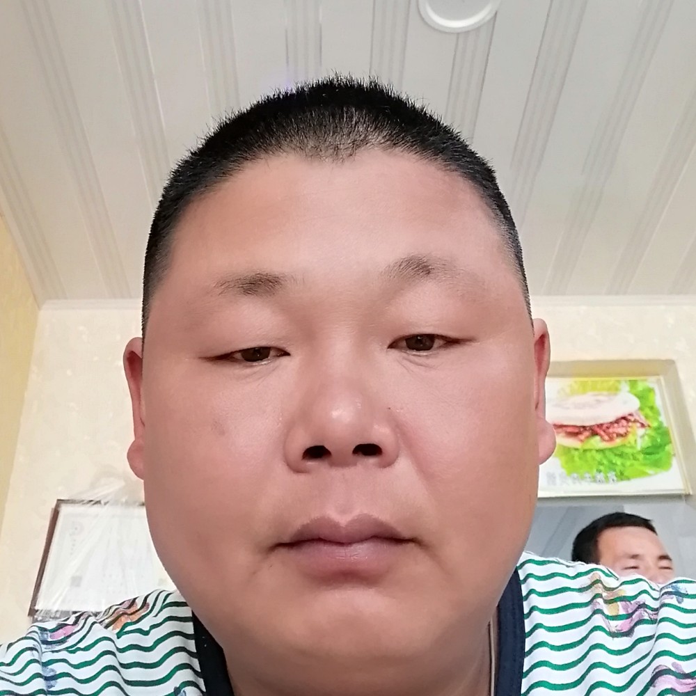 简单浅吻盼望的照片