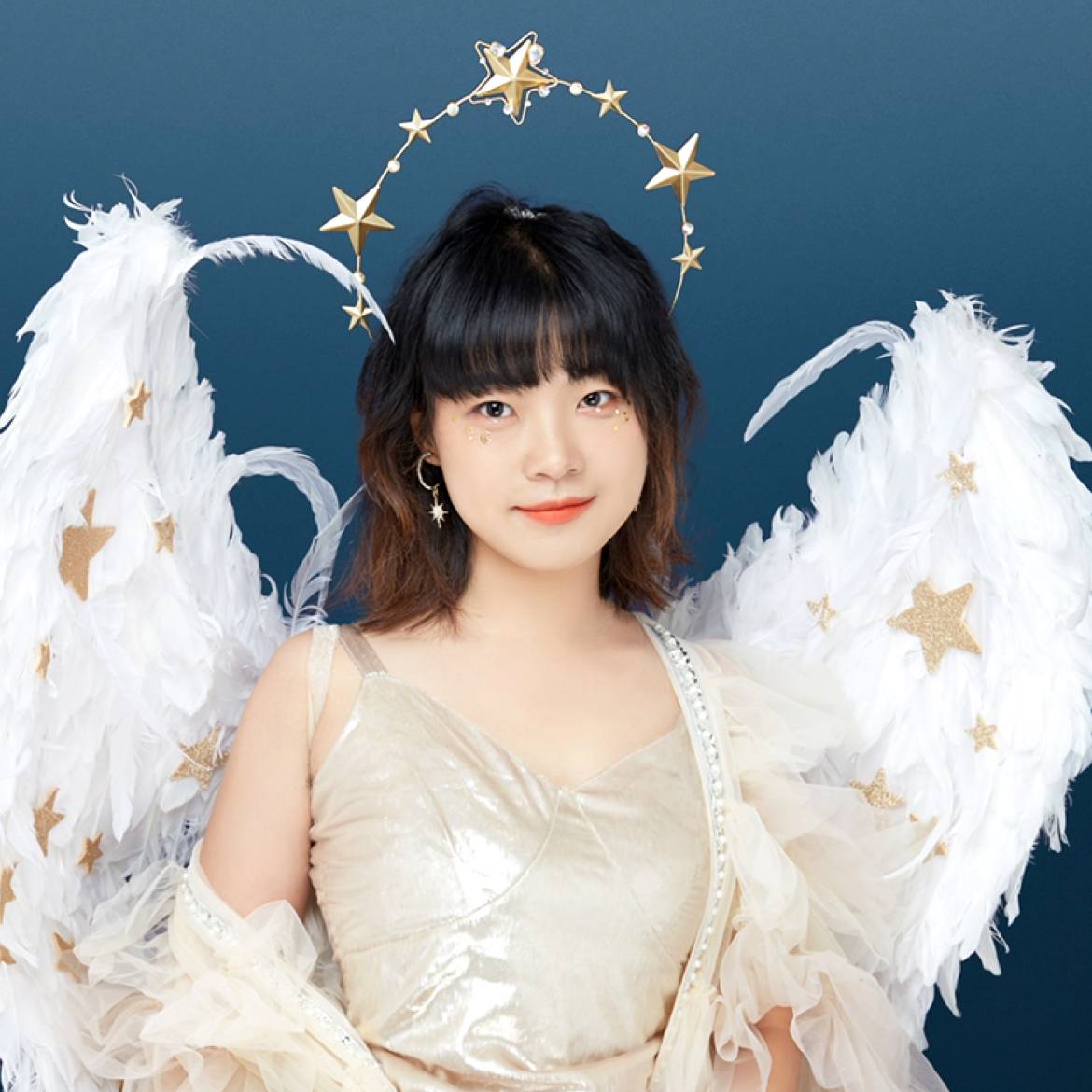 妩媚等待少女的照片