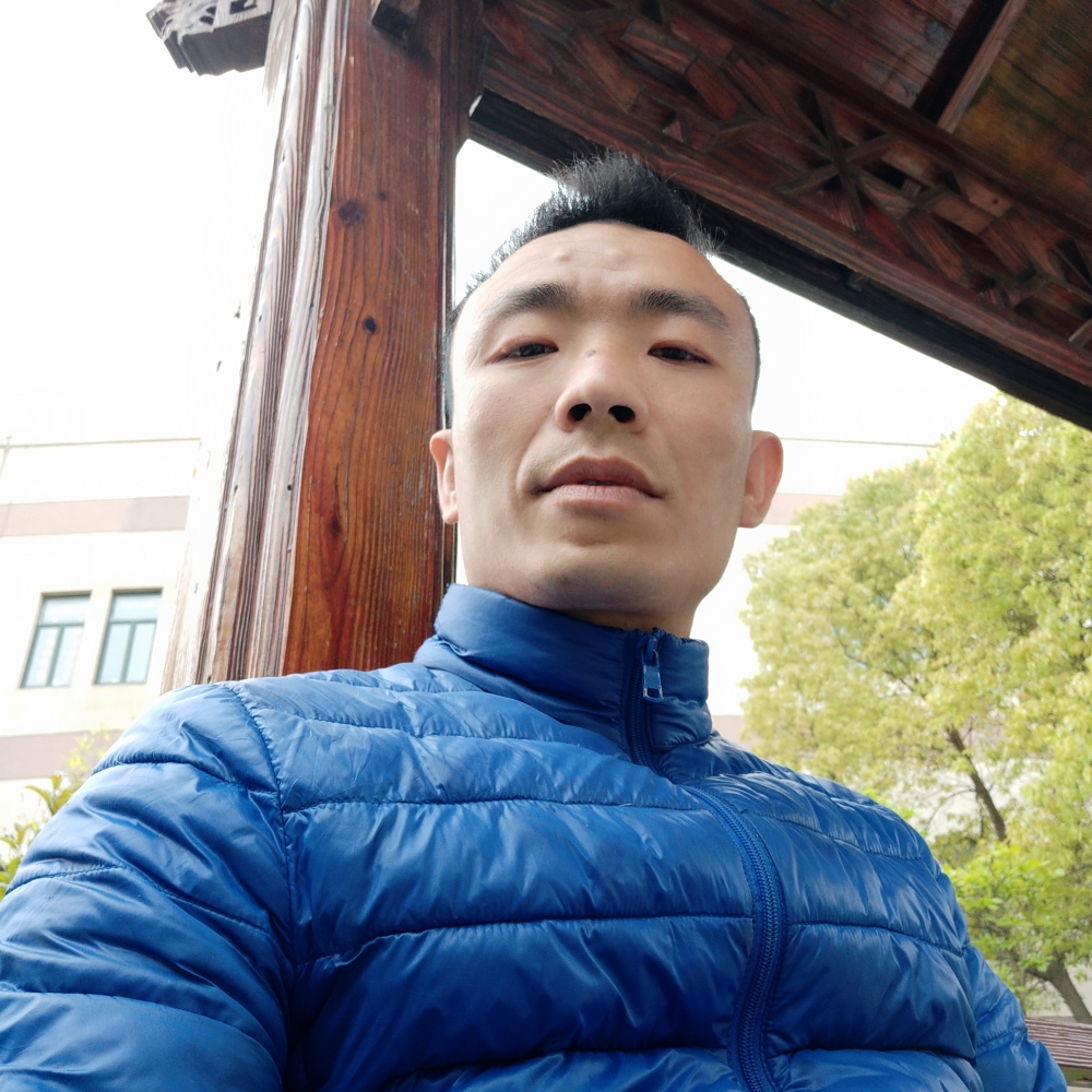 青衣稳重的照片