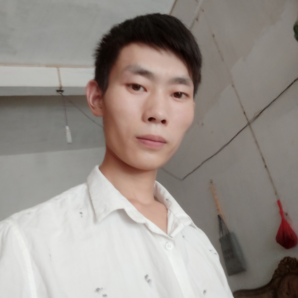 沉默等待手机的照片
