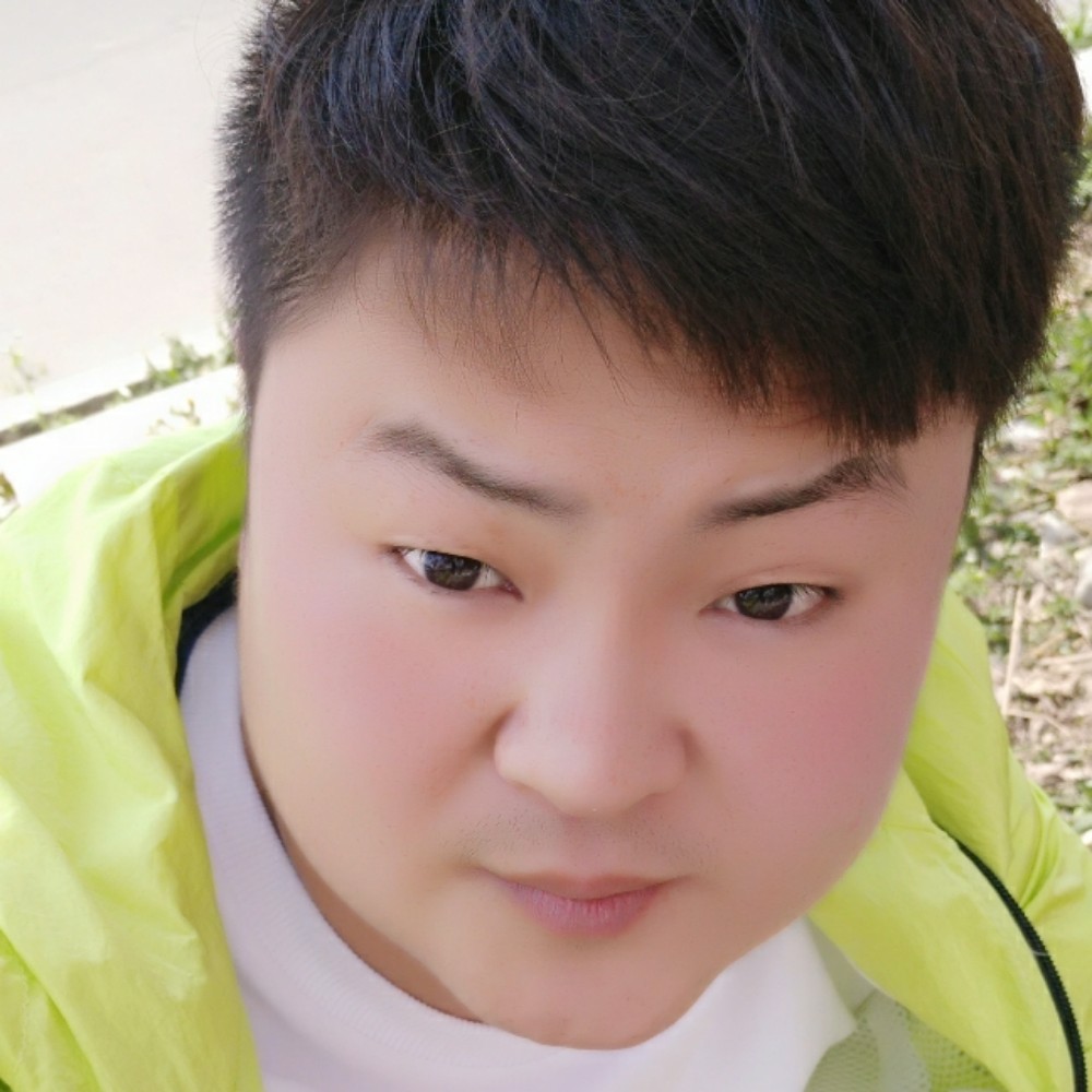 路人深拥单纯的照片