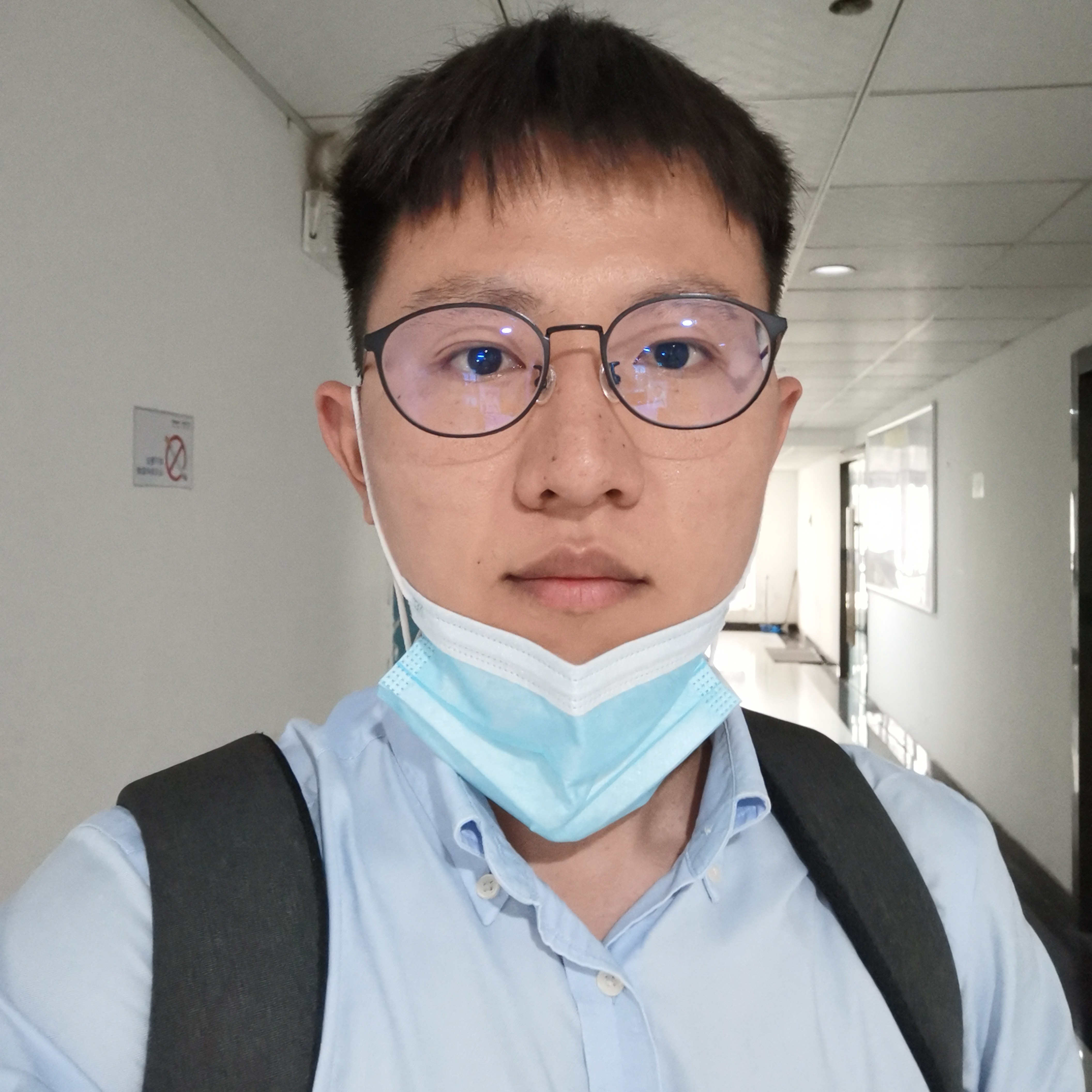 007在线搬砖的照片