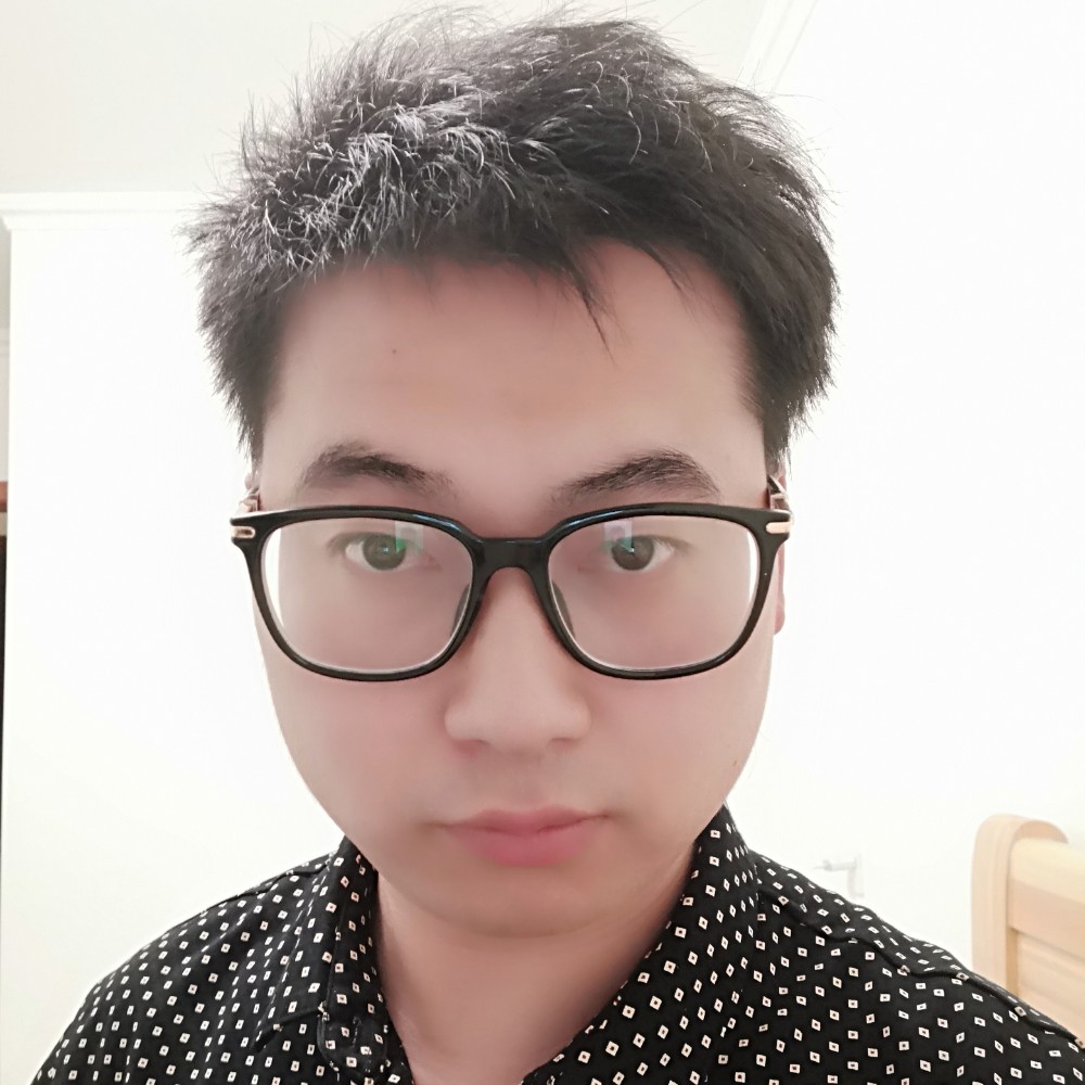 高高等待小蝴蝶的照片