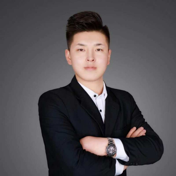 俊秀漫步火的照片