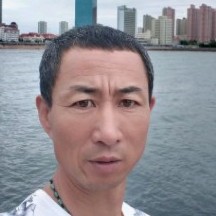 稳重闻路人的照片