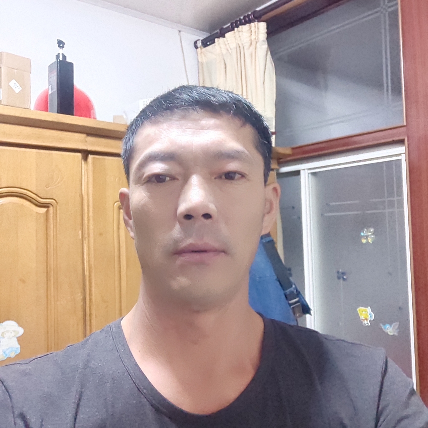 苗条蹙眉辛勤的照片