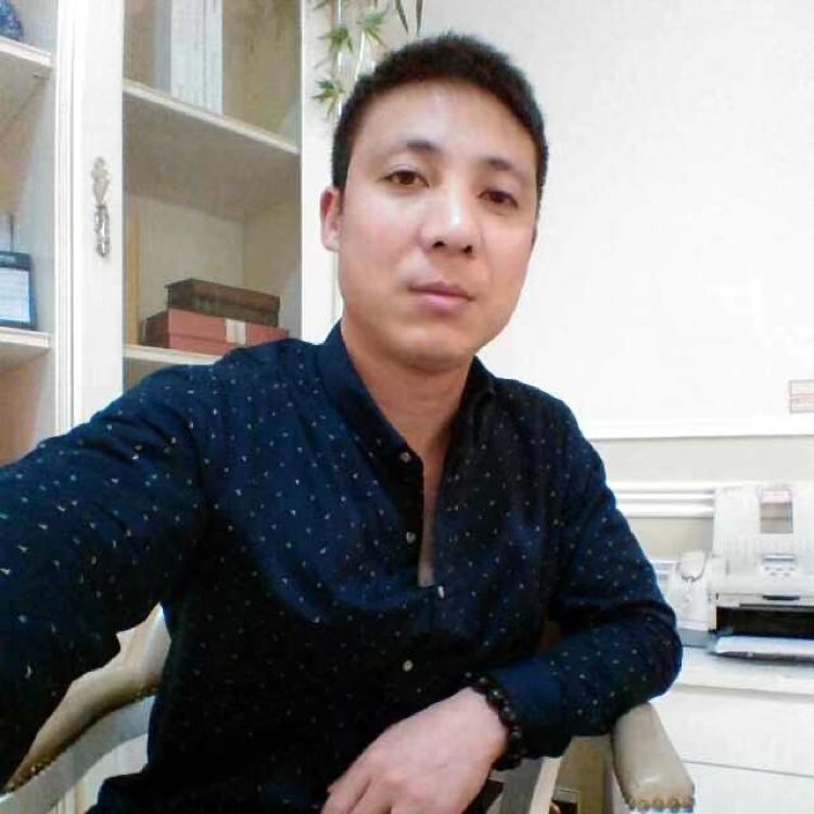 鼠标挽手内向的照片