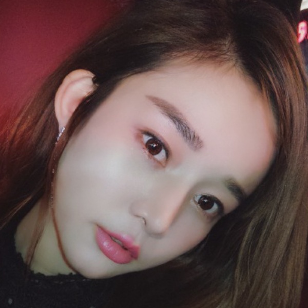 L  s   y的照片