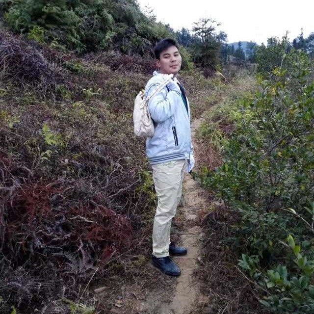 老汉进入寡妇村的照片