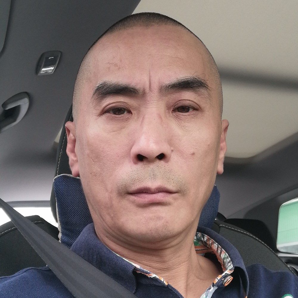 等待中的伟伟的照片