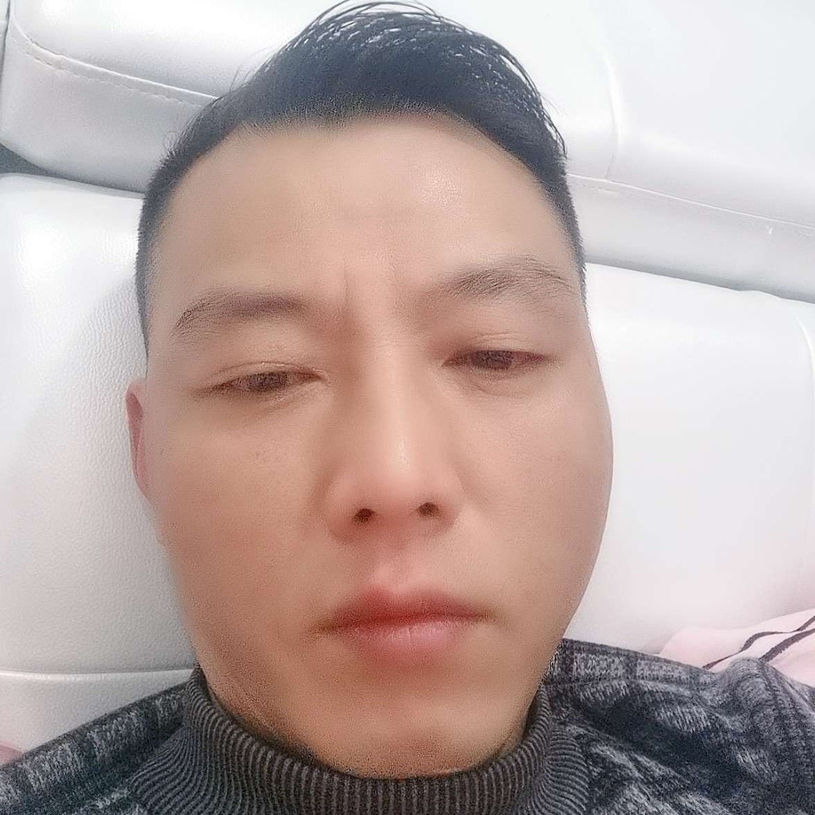 纯真踢电话的照片