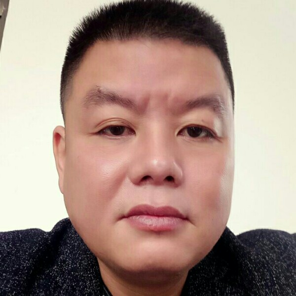 活泼回首水壶的照片