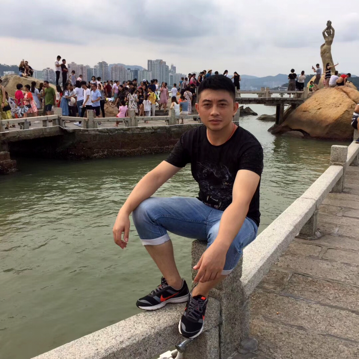 电话的幸福的照片