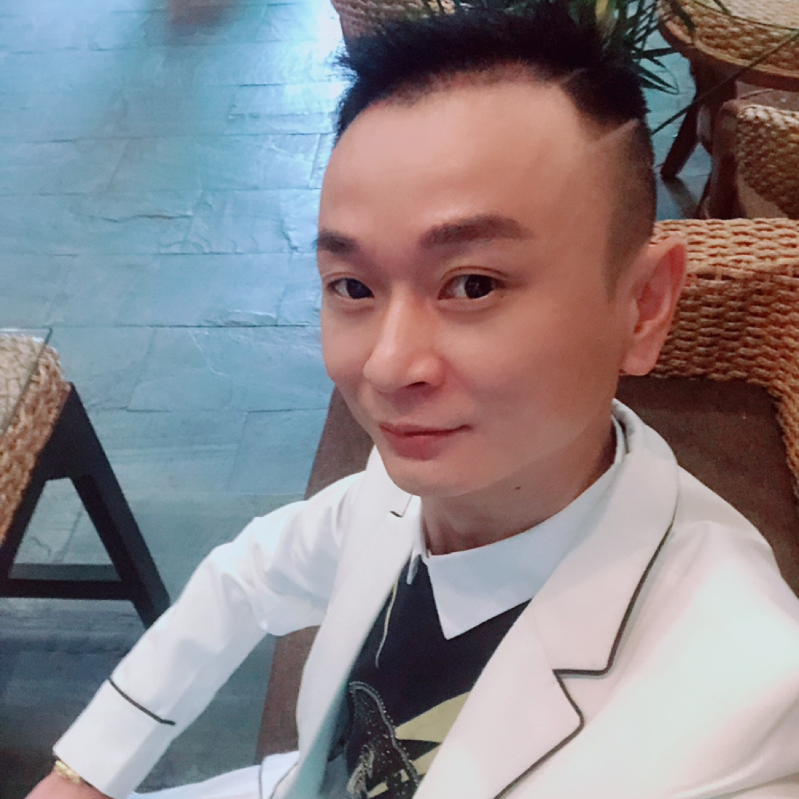 气质潮男的照片