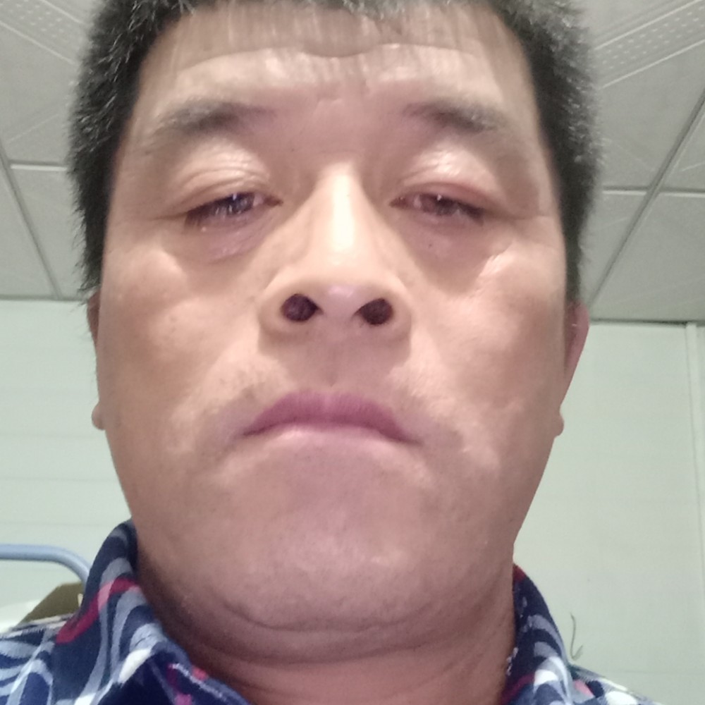 眼睛大笑自行车的照片