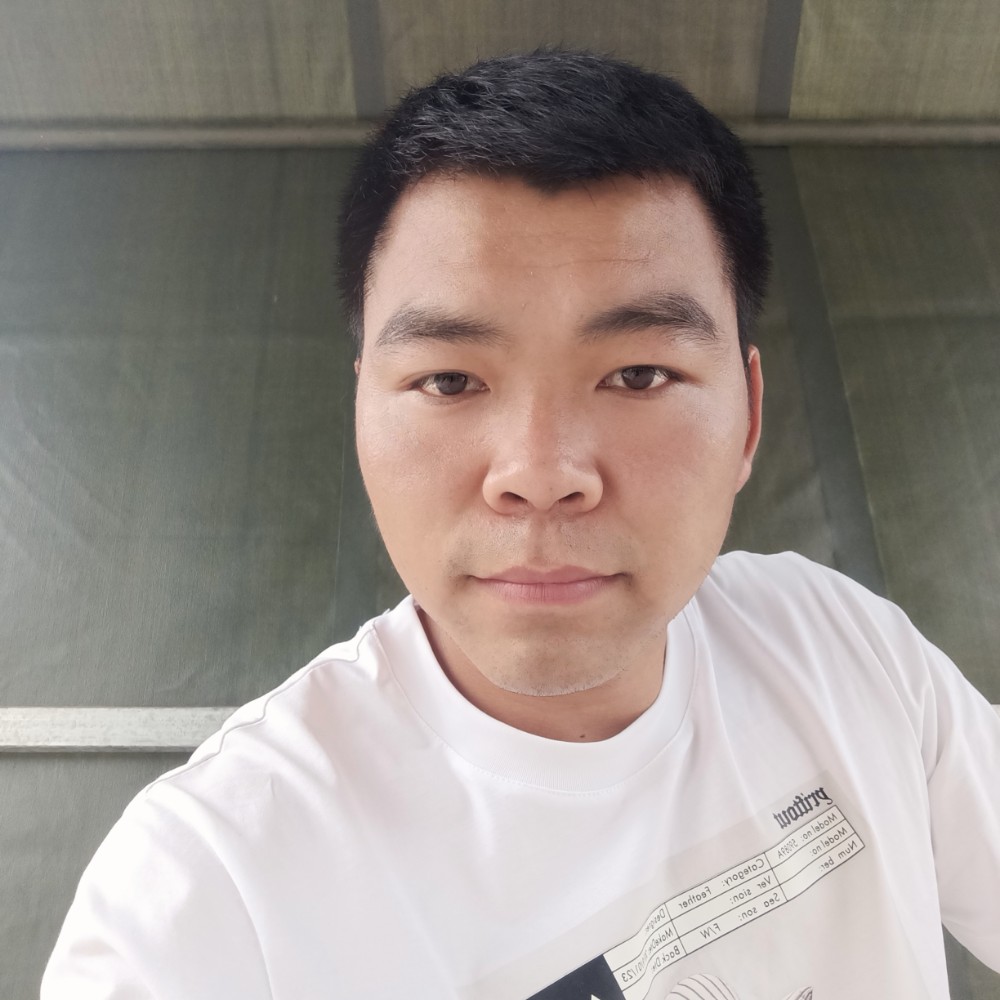 一个人给凉面的照片