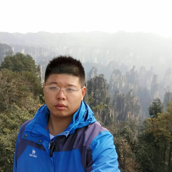 不爱说话的男人的照片
