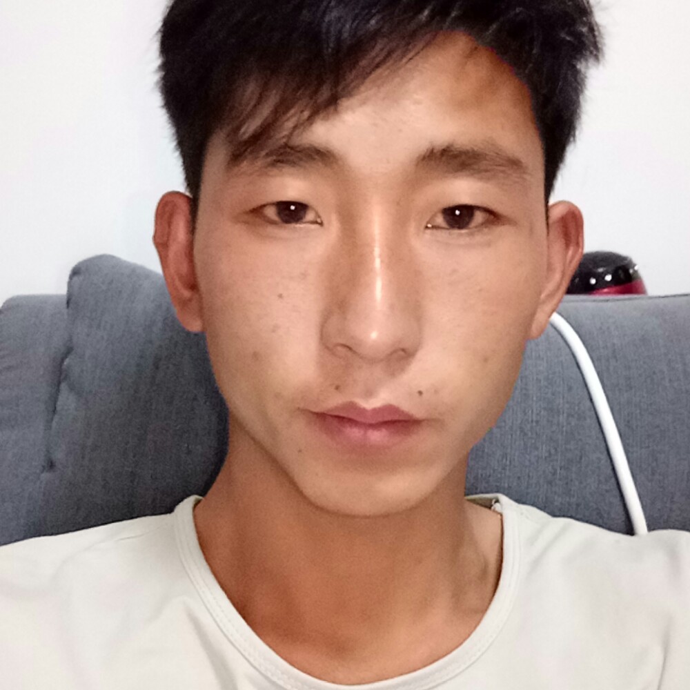 断夏深拥的照片