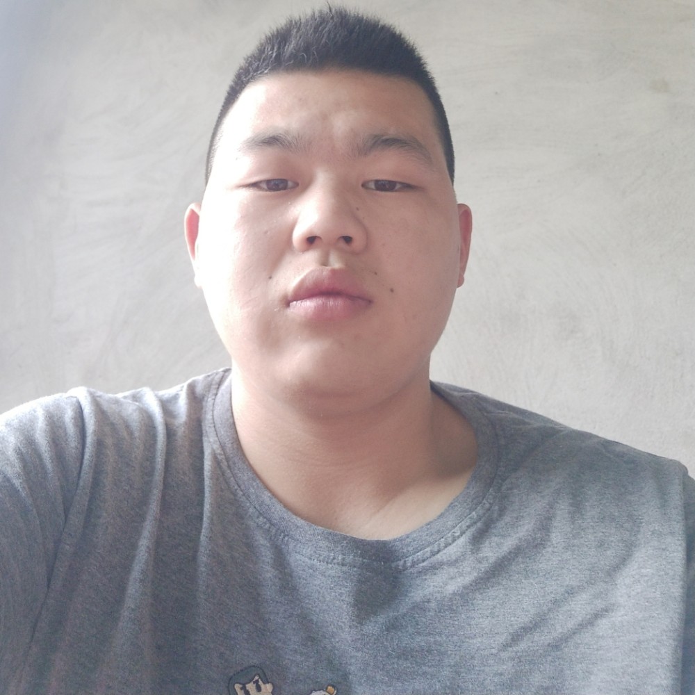 孝顺深拥小蜜蜂的照片