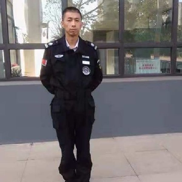 丁健的照片