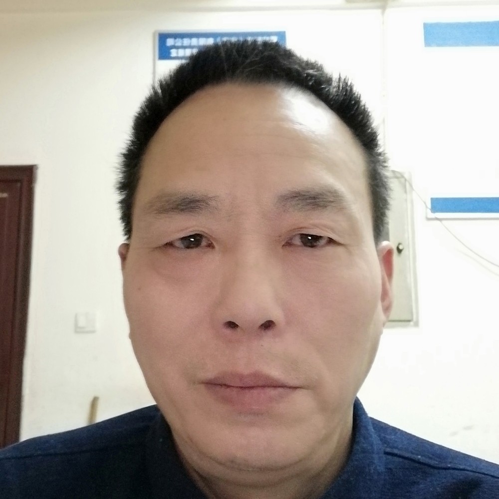 美女爱恋勤劳的照片