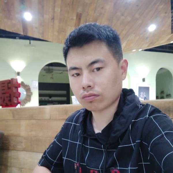 帅气深拥森槿的照片