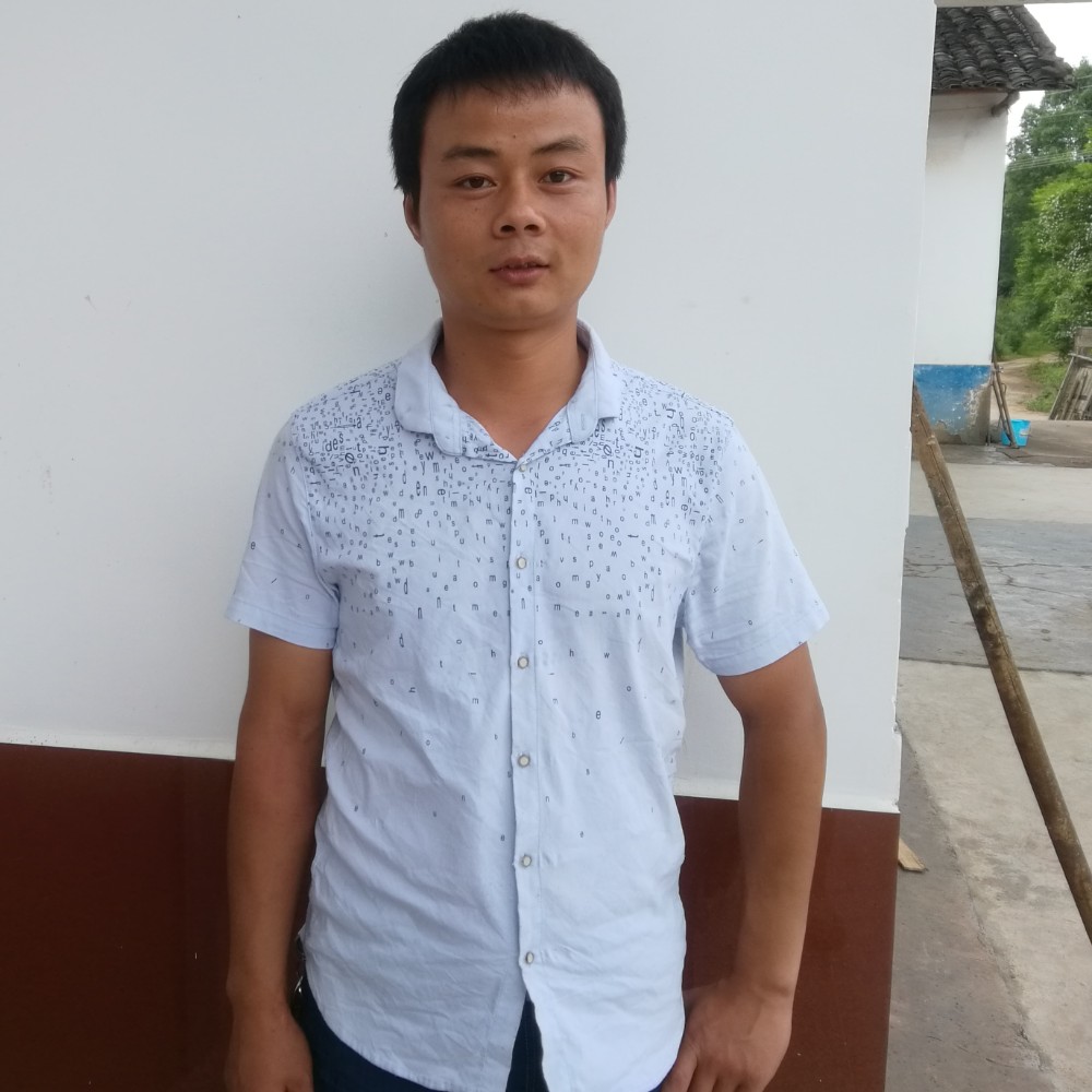 美满挽手流沙的照片