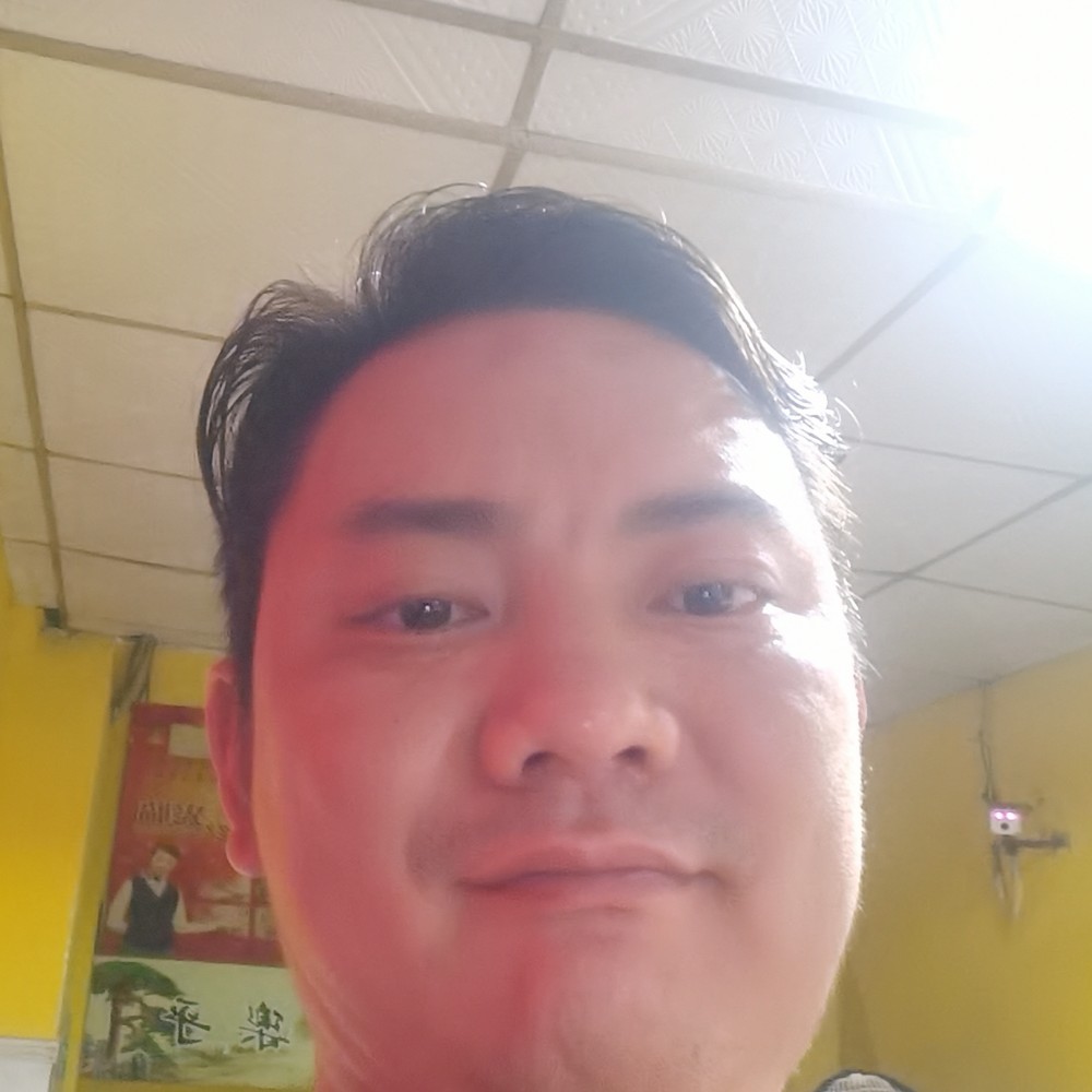 激动等待汽车的照片