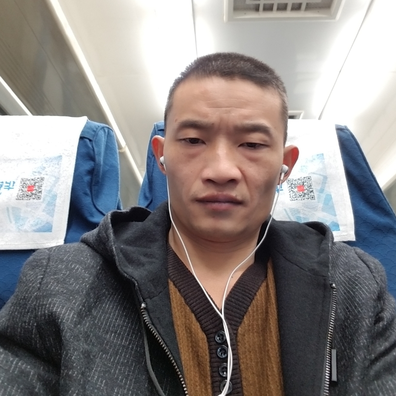 山岚深拥寒冷的照片