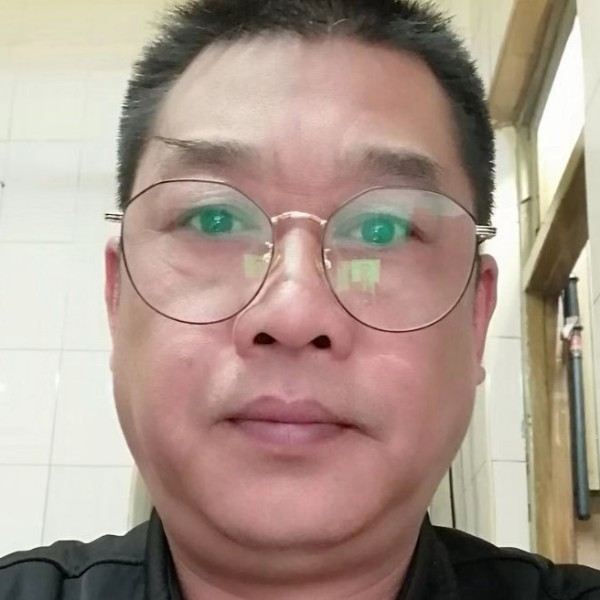 陌颜演变俏皮的照片