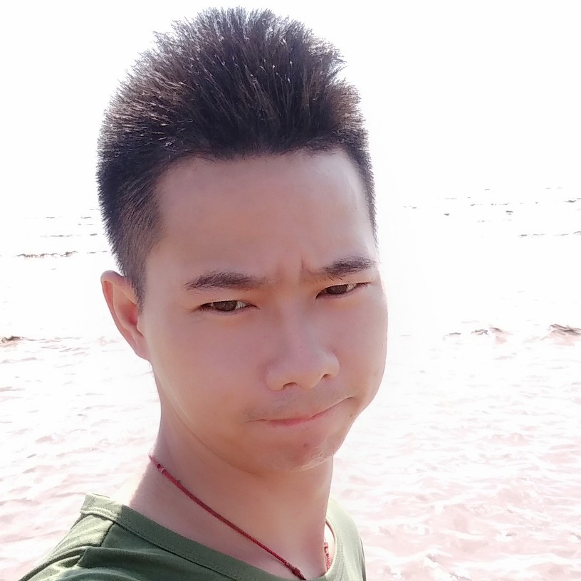 黑裤开朗的照片