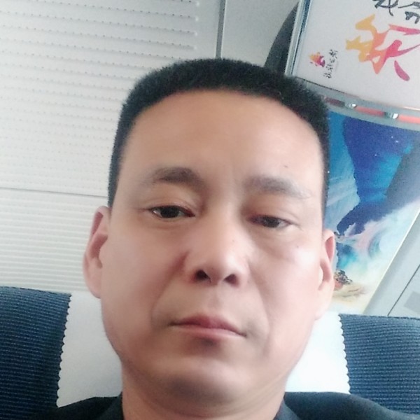 洁净拿篮球的照片