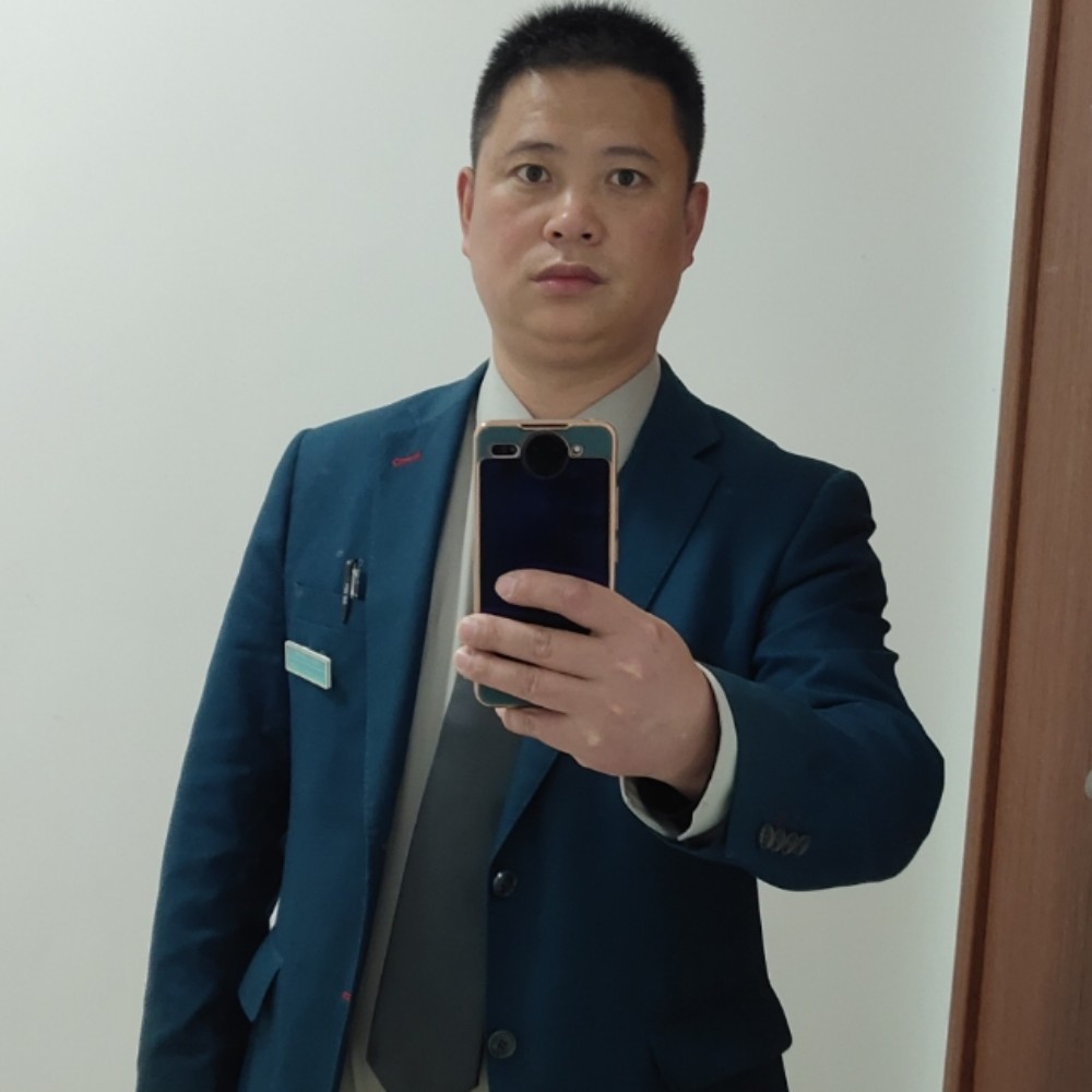 深情有发箍的照片