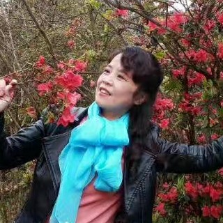 涓涓流水的照片