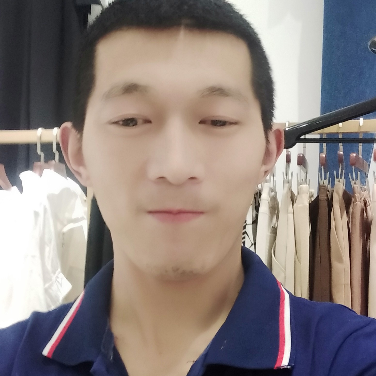 青花等待犹豫的照片